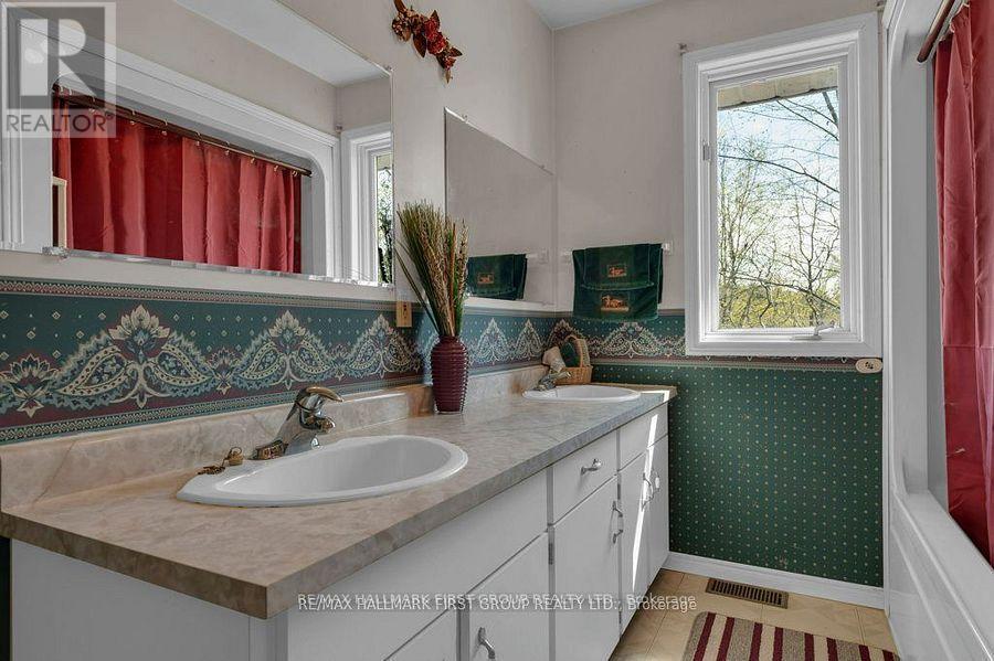 13239 Highway 62, Centre Hastings, ON - Indoor Photo Showing Bathroom