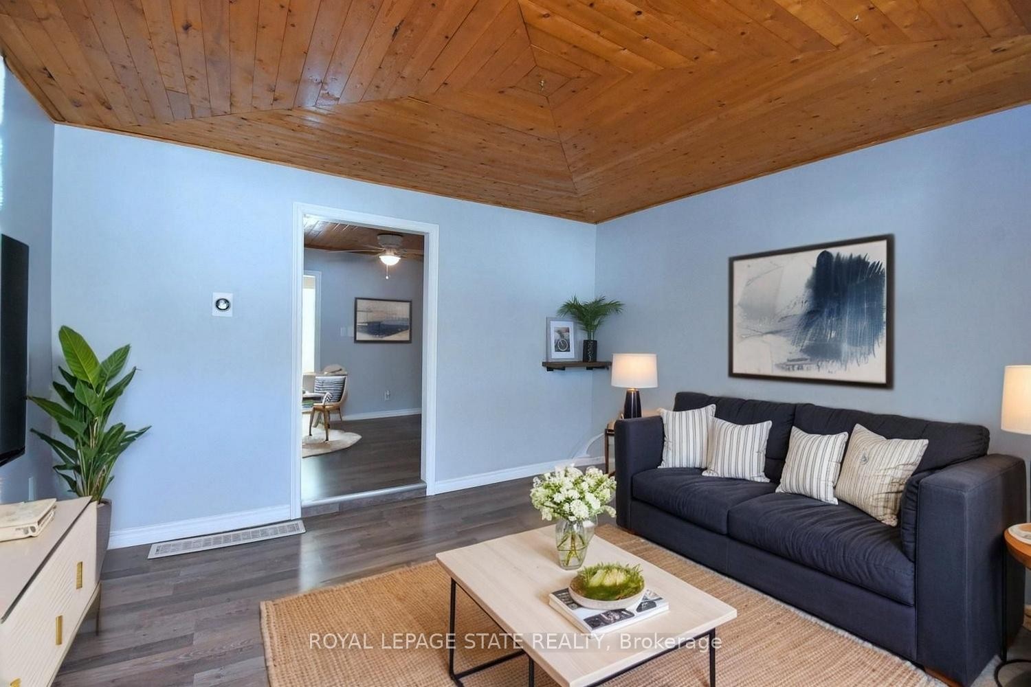 120 Clara Street, Thorold, ON - Indoor Photo Showing Living Room
