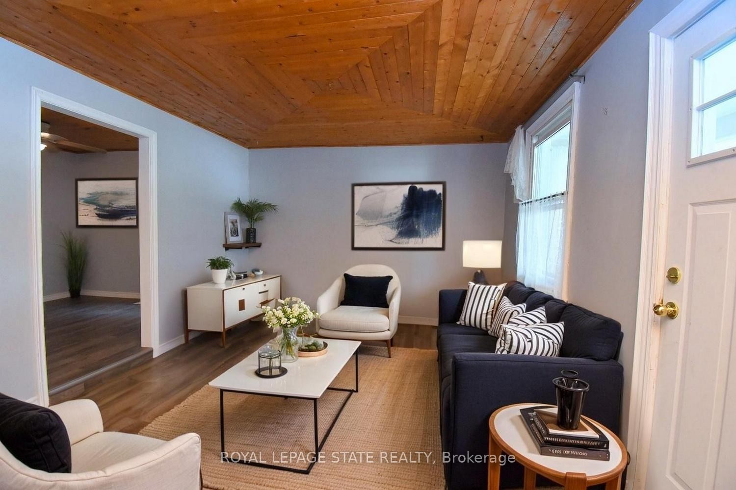 120 Clara Street, Thorold, ON - Indoor Photo Showing Living Room
