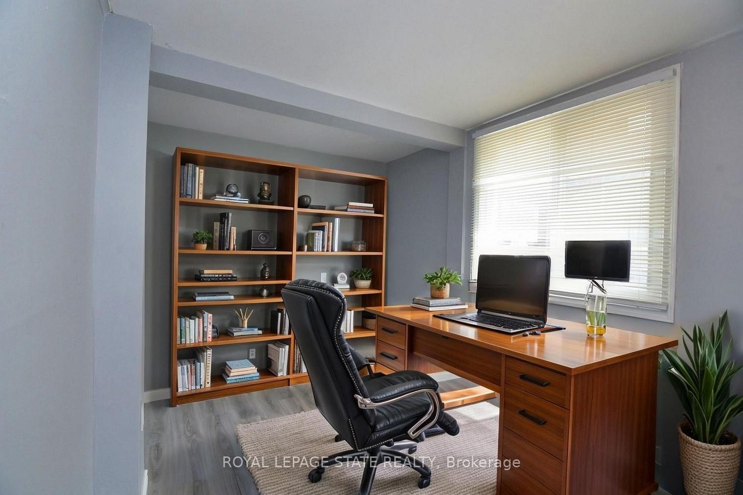 120 Clara Street, Thorold, ON - Indoor Photo Showing Office