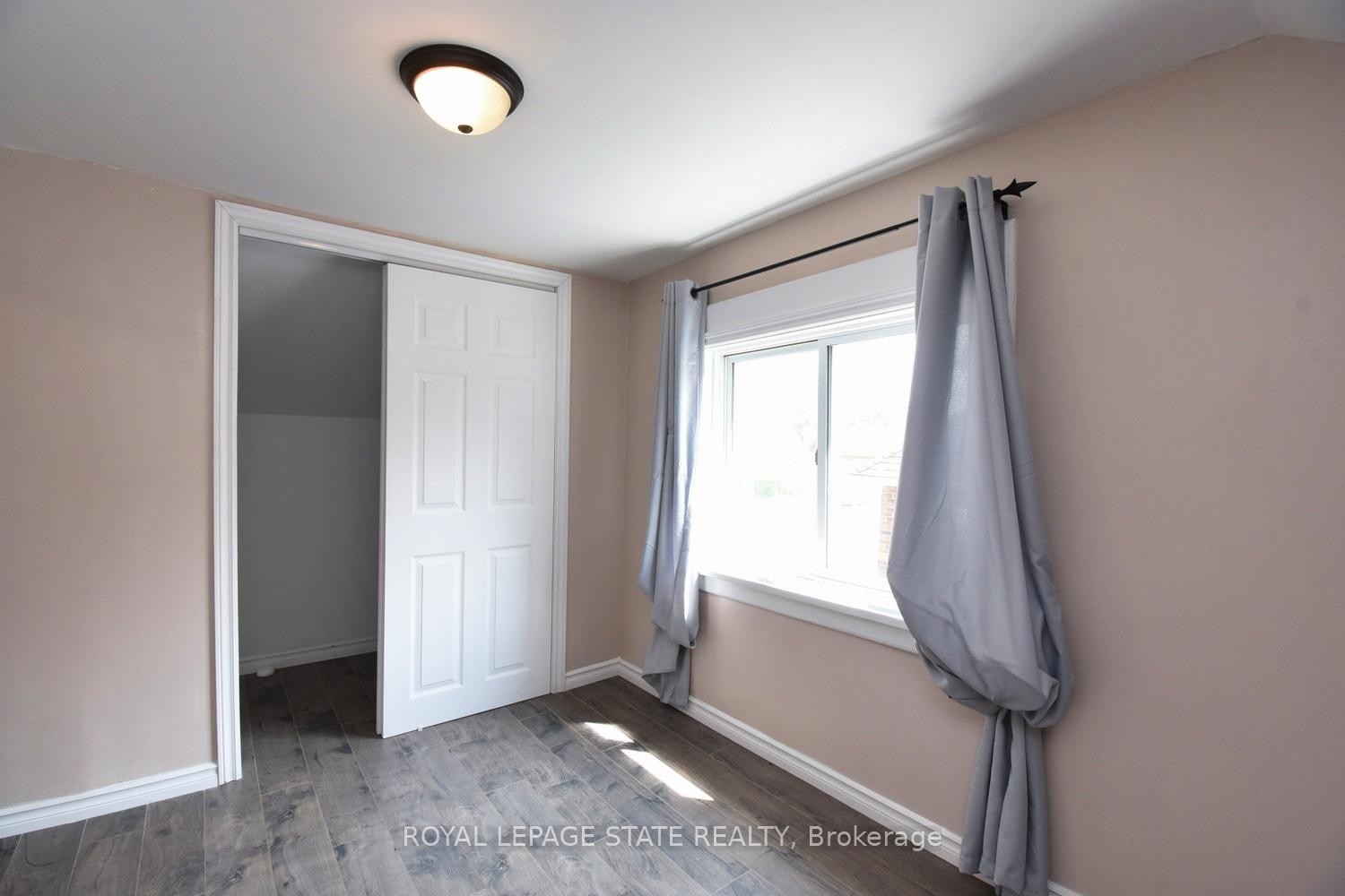 120 Clara Street, Thorold, ON - Indoor