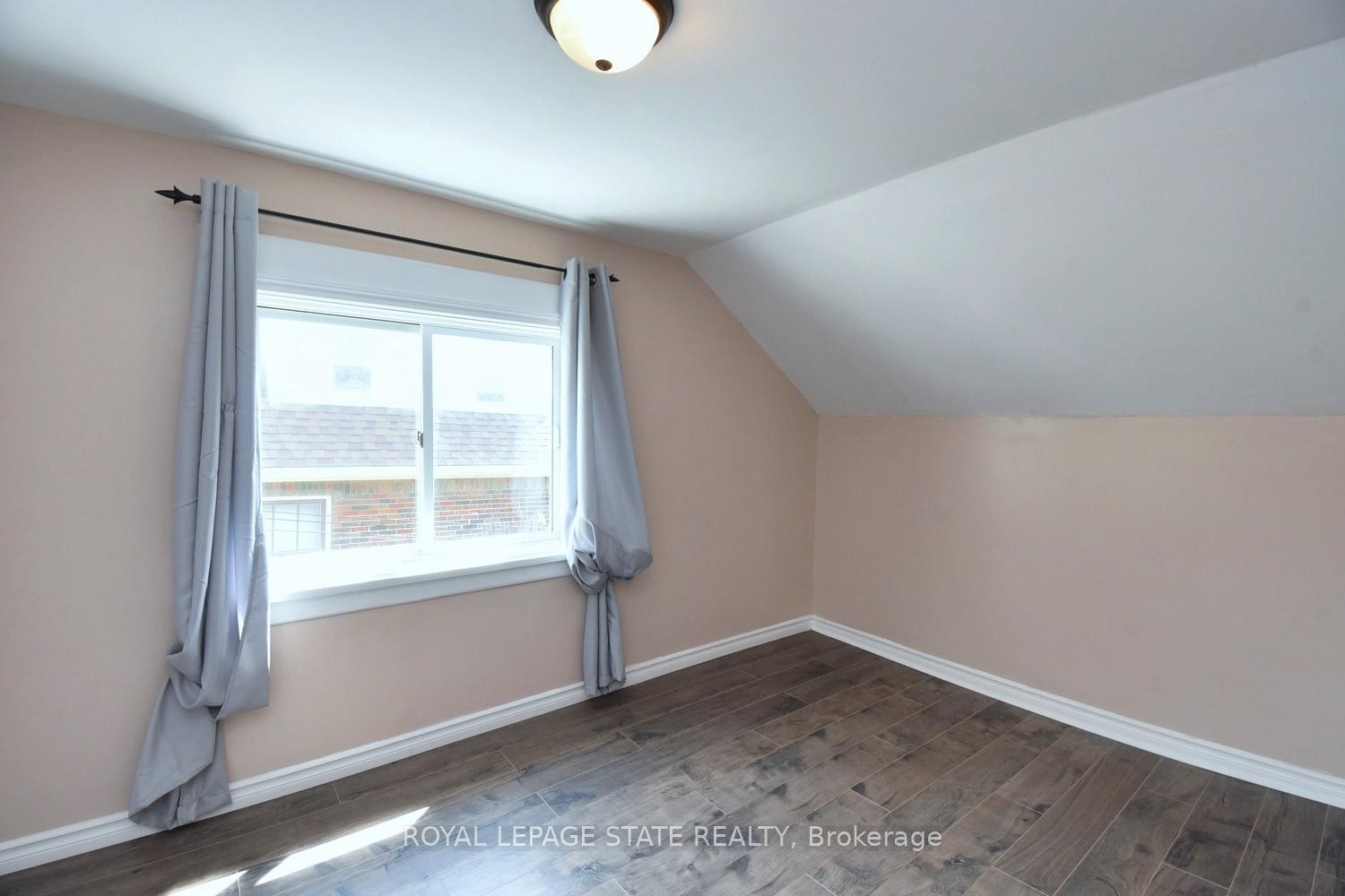 120 Clara Street, Thorold, ON - Indoor Photo Showing Other Room