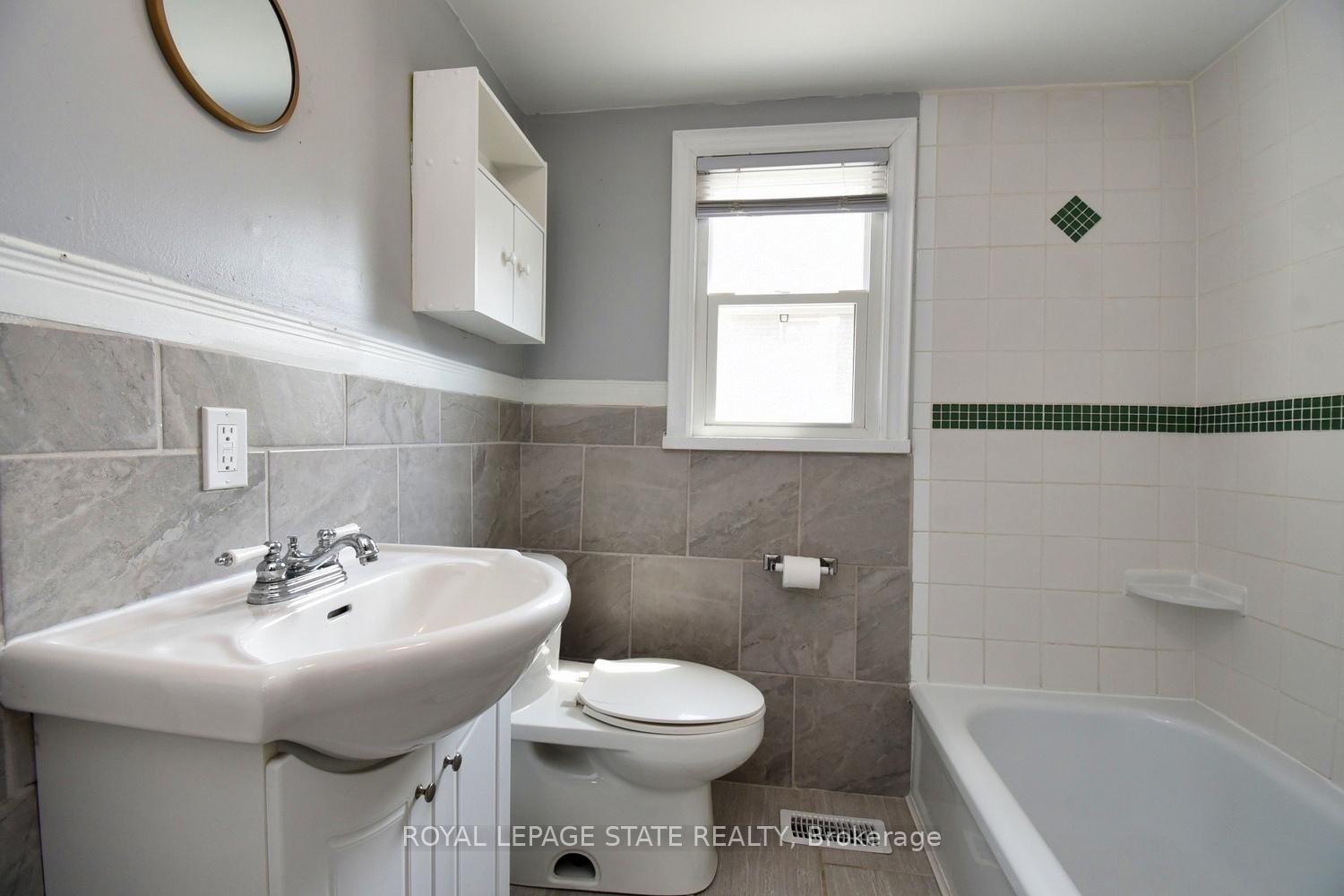 120 Clara Street, Thorold, ON - Indoor Photo Showing Bathroom