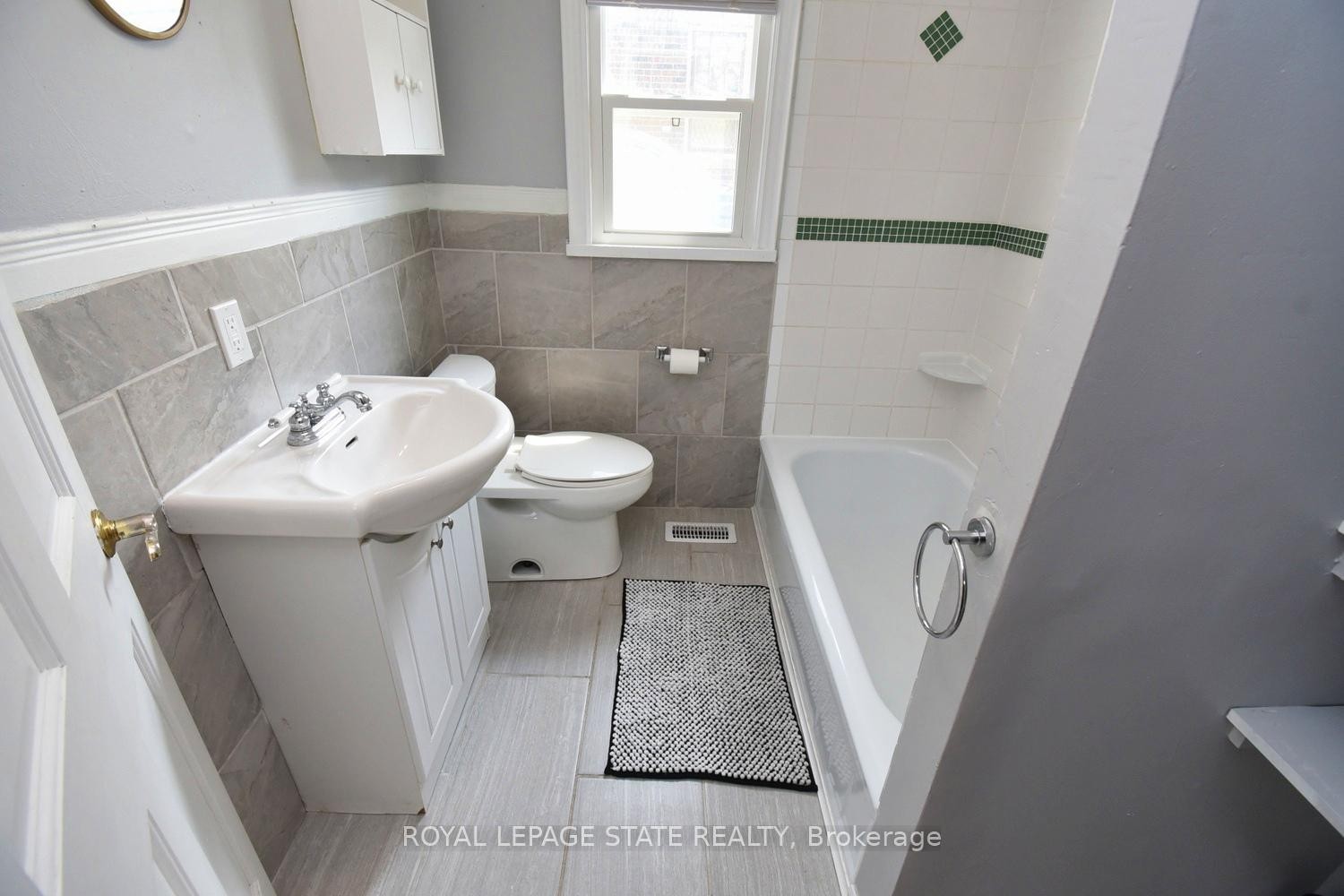 120 Clara Street, Thorold, ON - Indoor Photo Showing Bathroom
