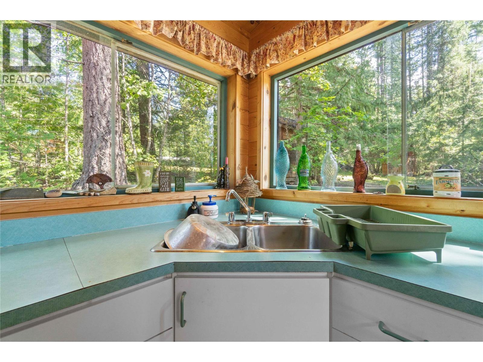 3 Queest N. Bay, Sicamous, BC -