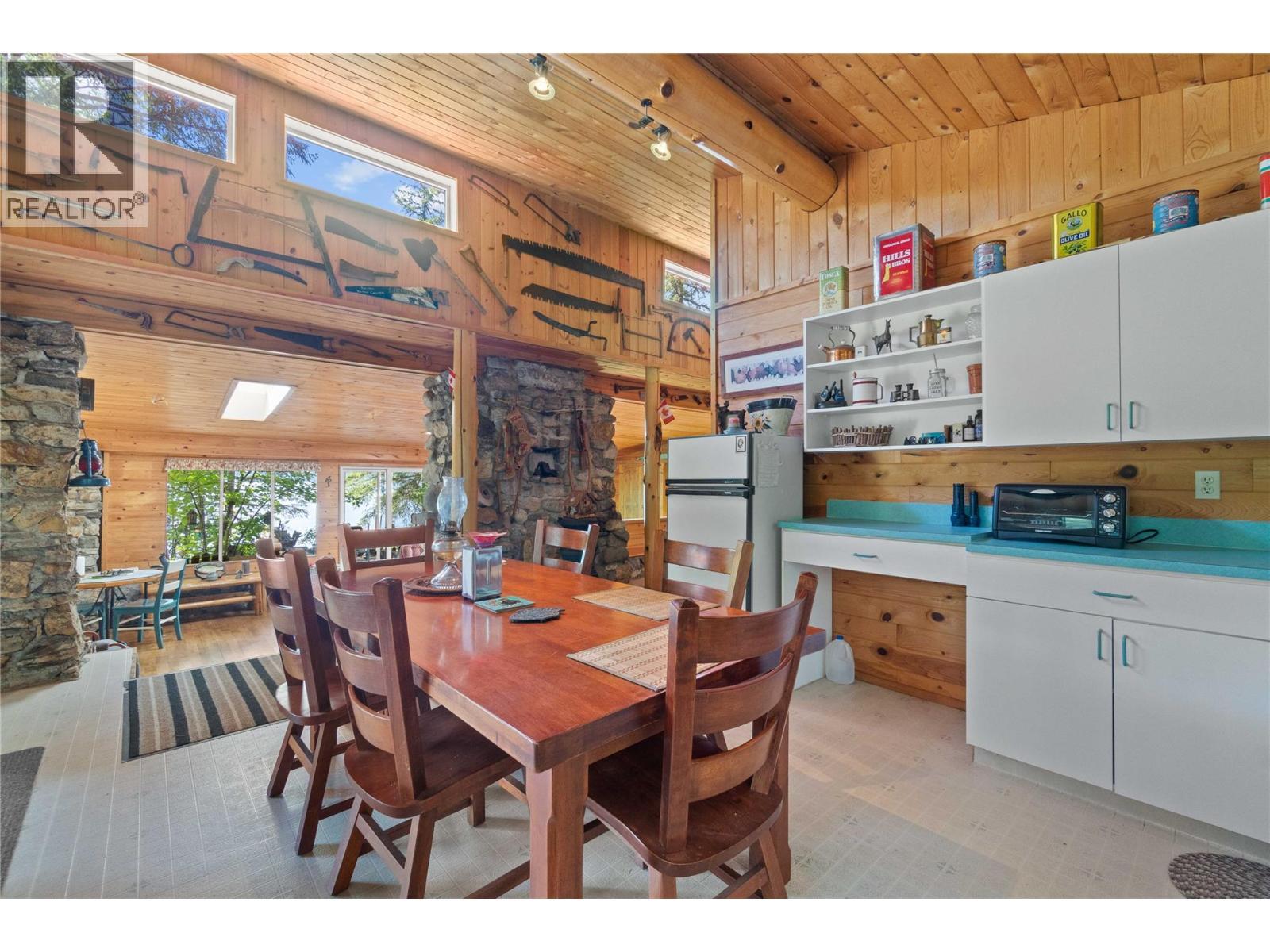 3 Queest N. Bay, Sicamous, BC - Indoor