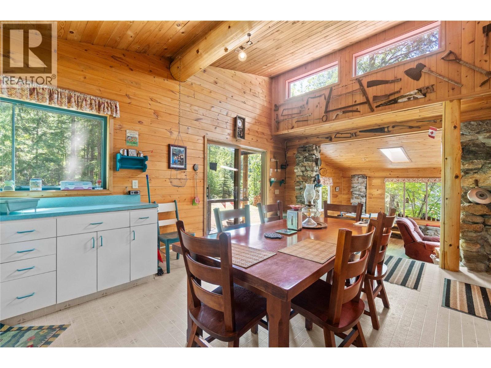 3 Queest N. Bay, Sicamous, BC - Indoor Photo Showing Dining Room