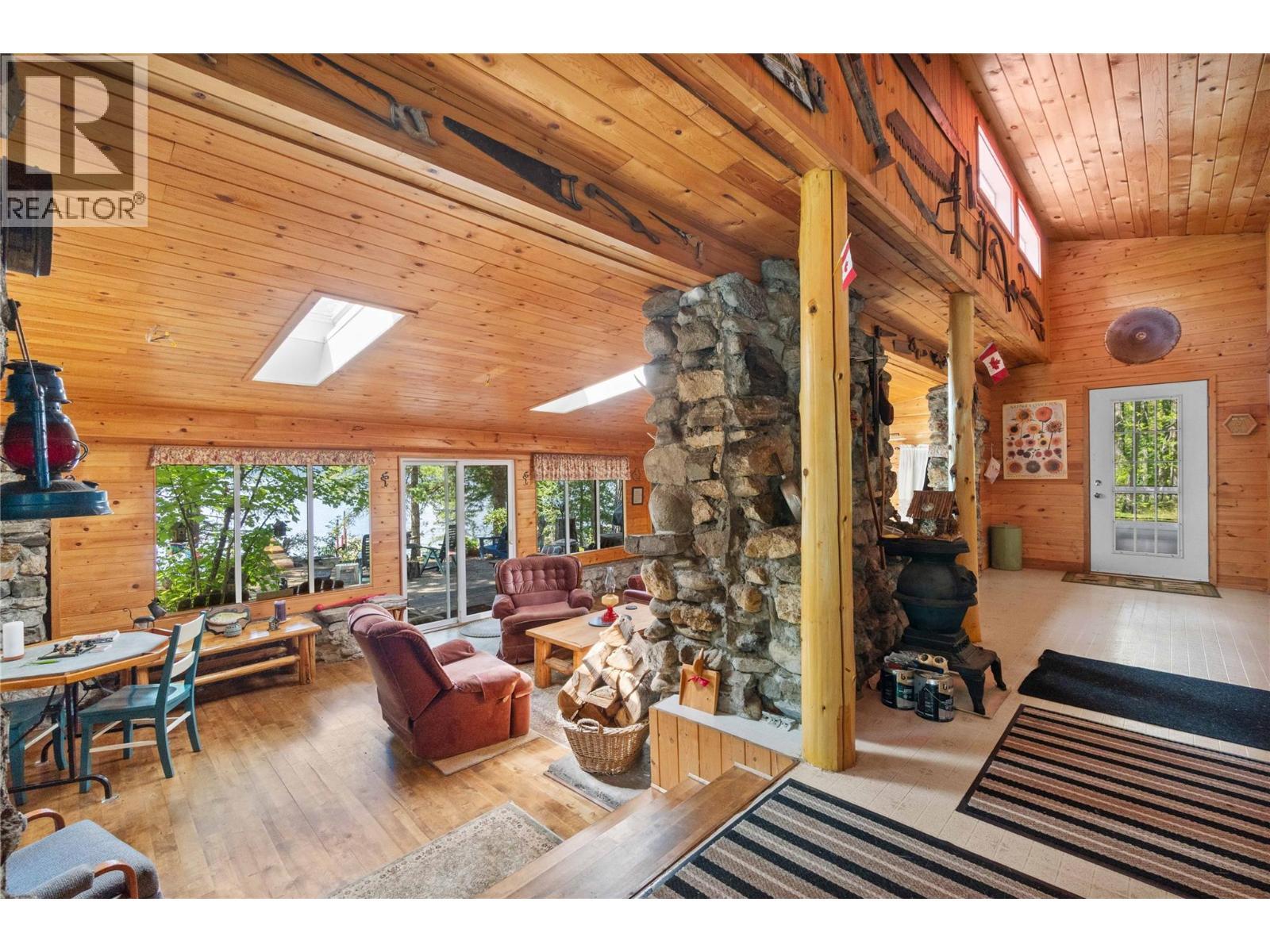 3 Queest N. Bay, Sicamous, BC - Indoor