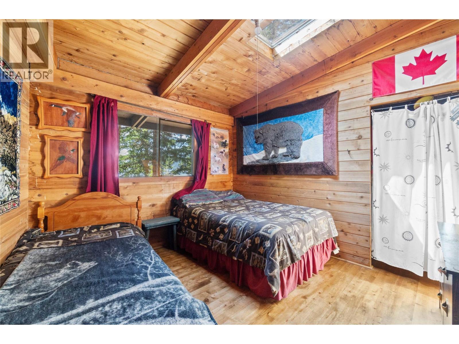 3 Queest N. Bay, Sicamous, BC - Indoor Photo Showing Bedroom