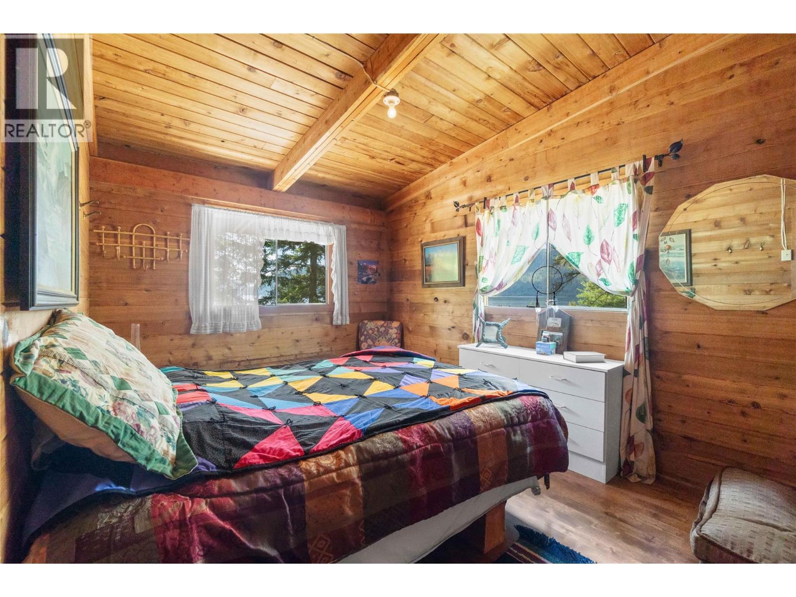 3 Queest N. Bay, Sicamous, BC - Indoor Photo Showing Bedroom