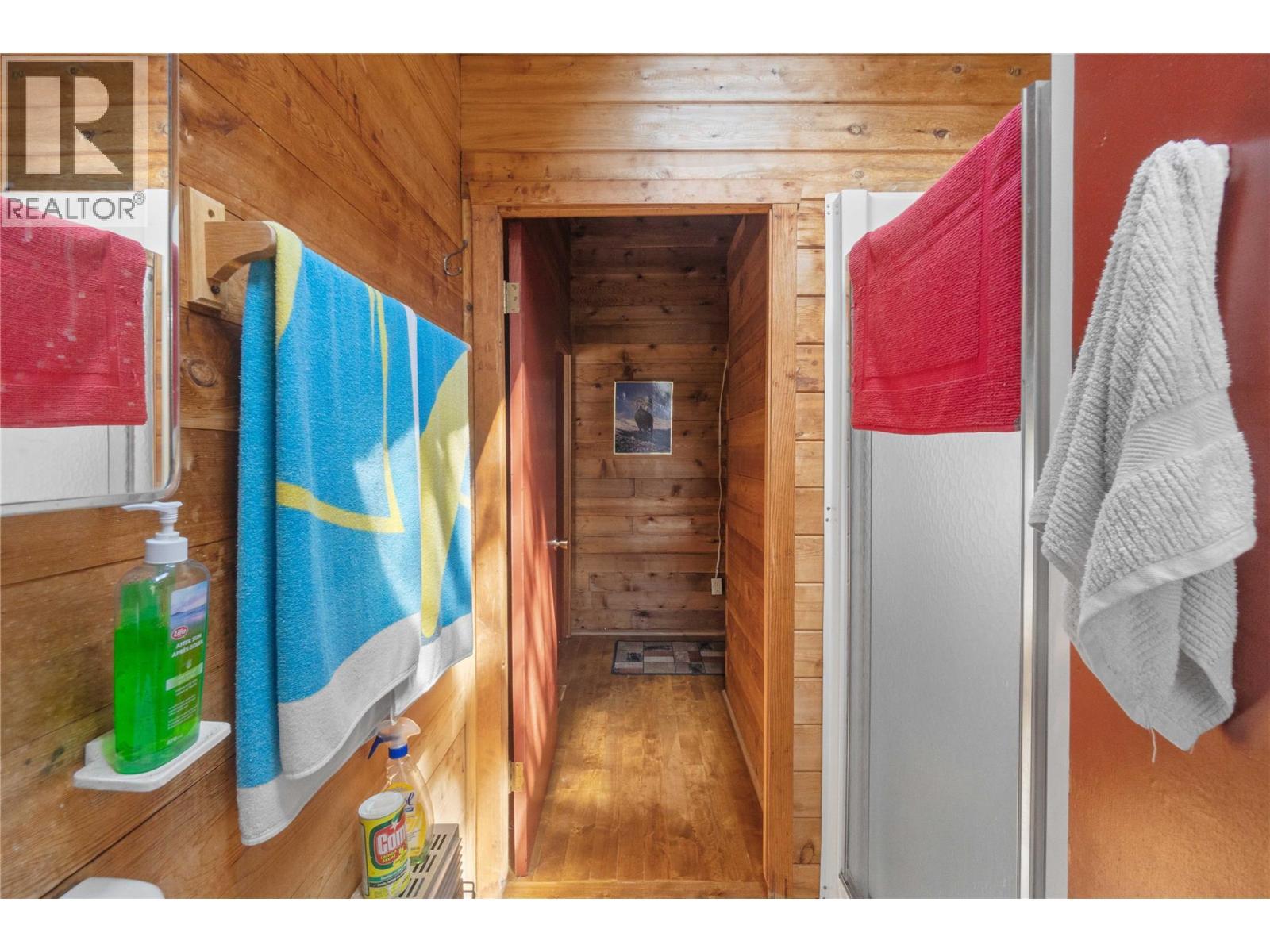 3 Queest N. Bay, Sicamous, BC - Indoor