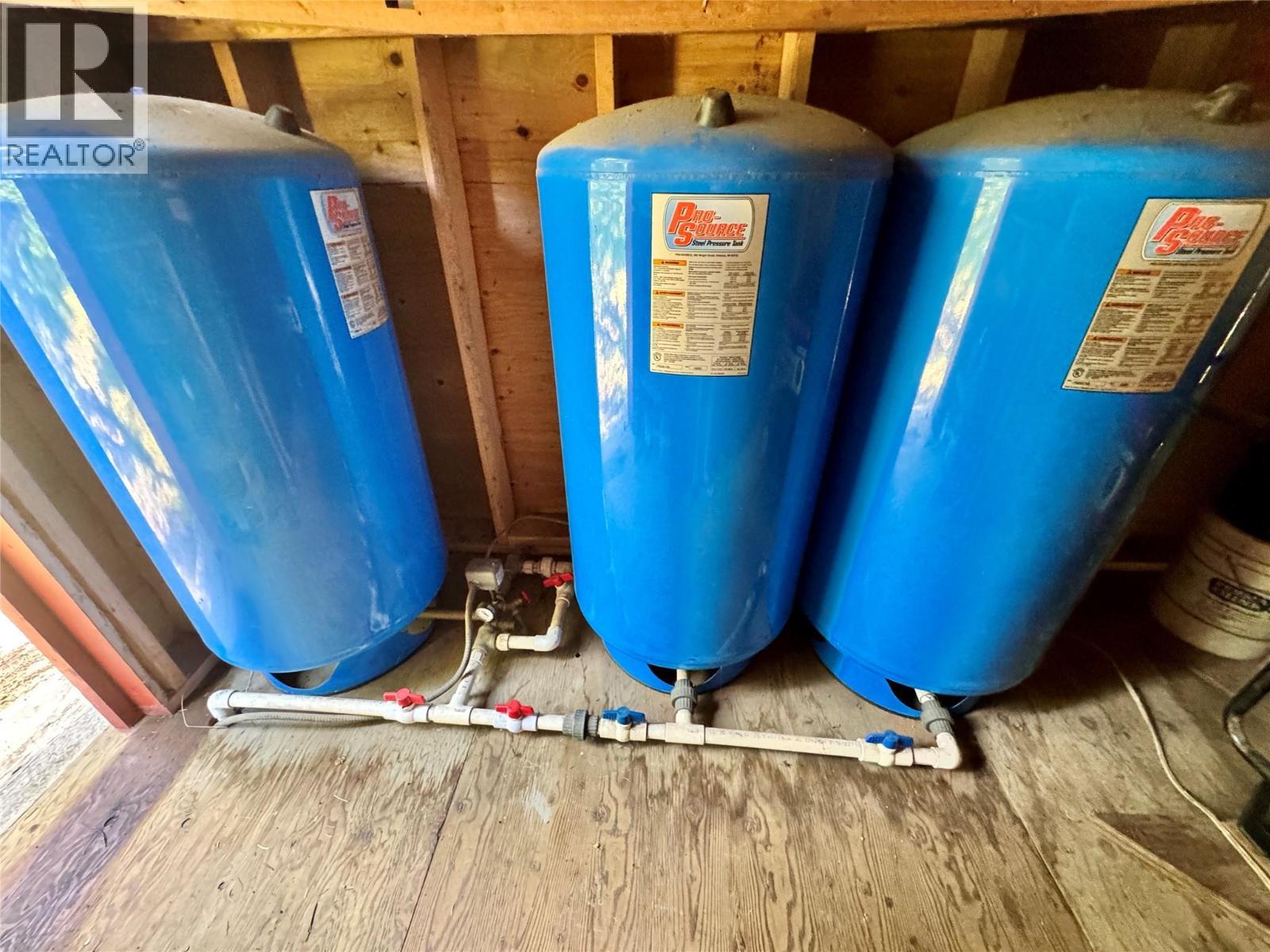 3 Queest N. Bay, Sicamous, BC - Indoor Photo Showing Other Room