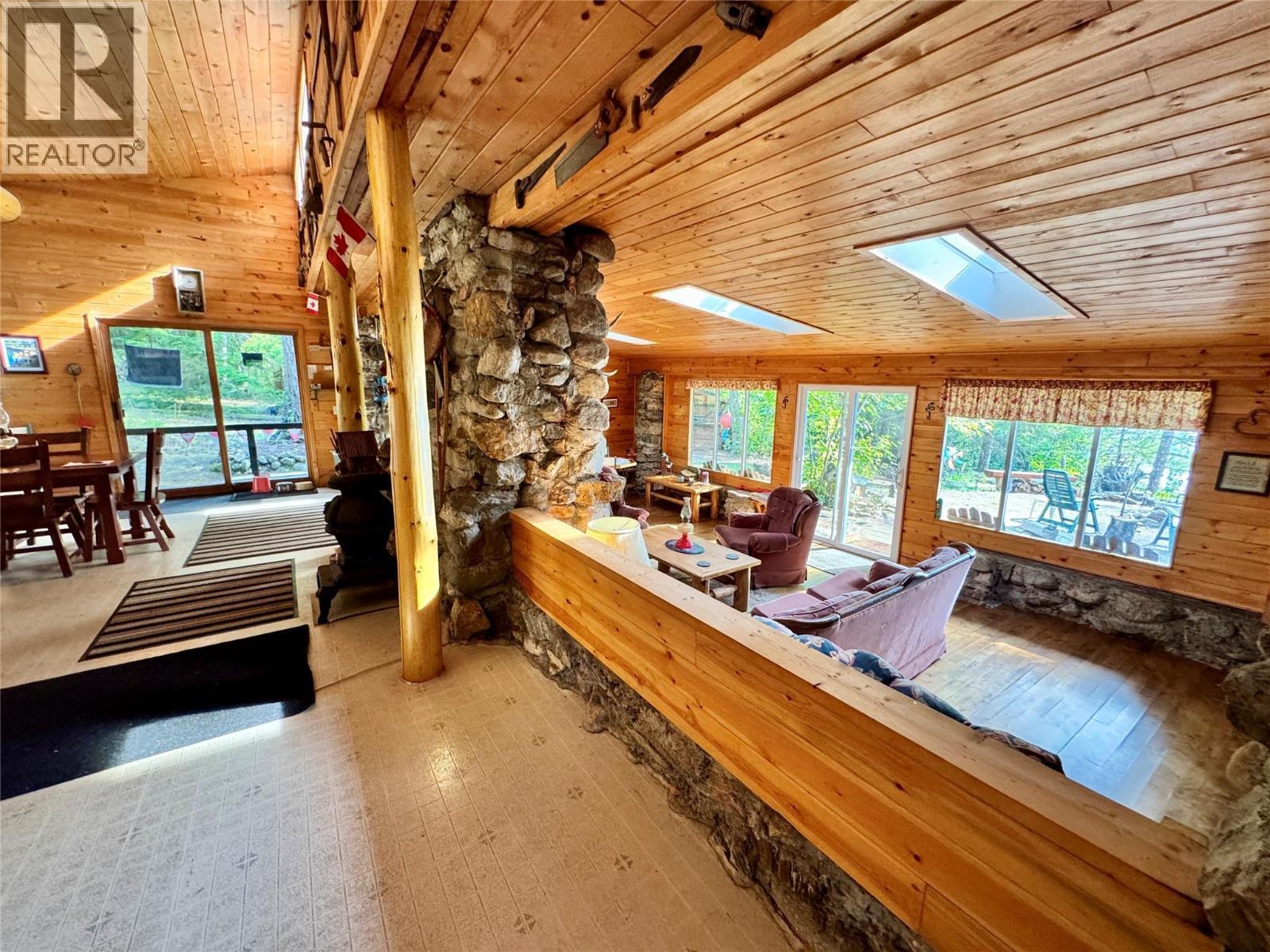 3 Queest N. Bay, Sicamous, BC - Indoor Photo Showing Other Room