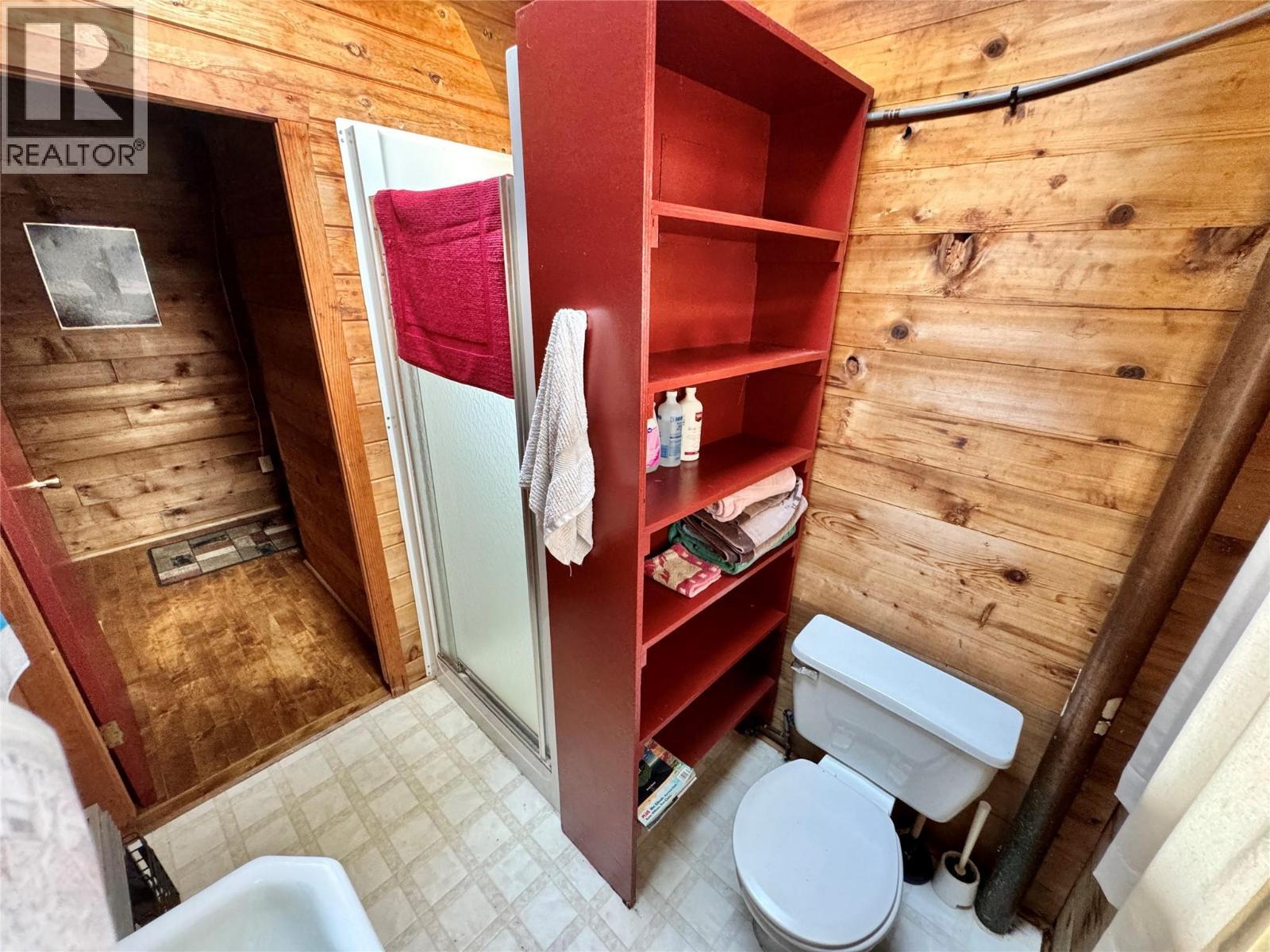 3 Queest N. Bay, Sicamous, BC - Indoor