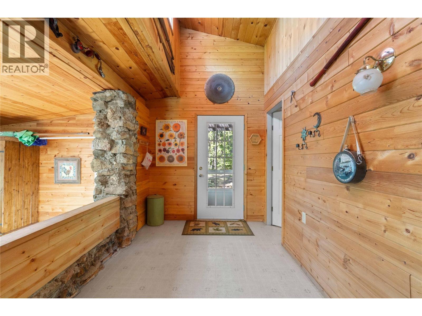 3 Queest N. Bay, Sicamous, BC - Indoor Photo Showing Other Room