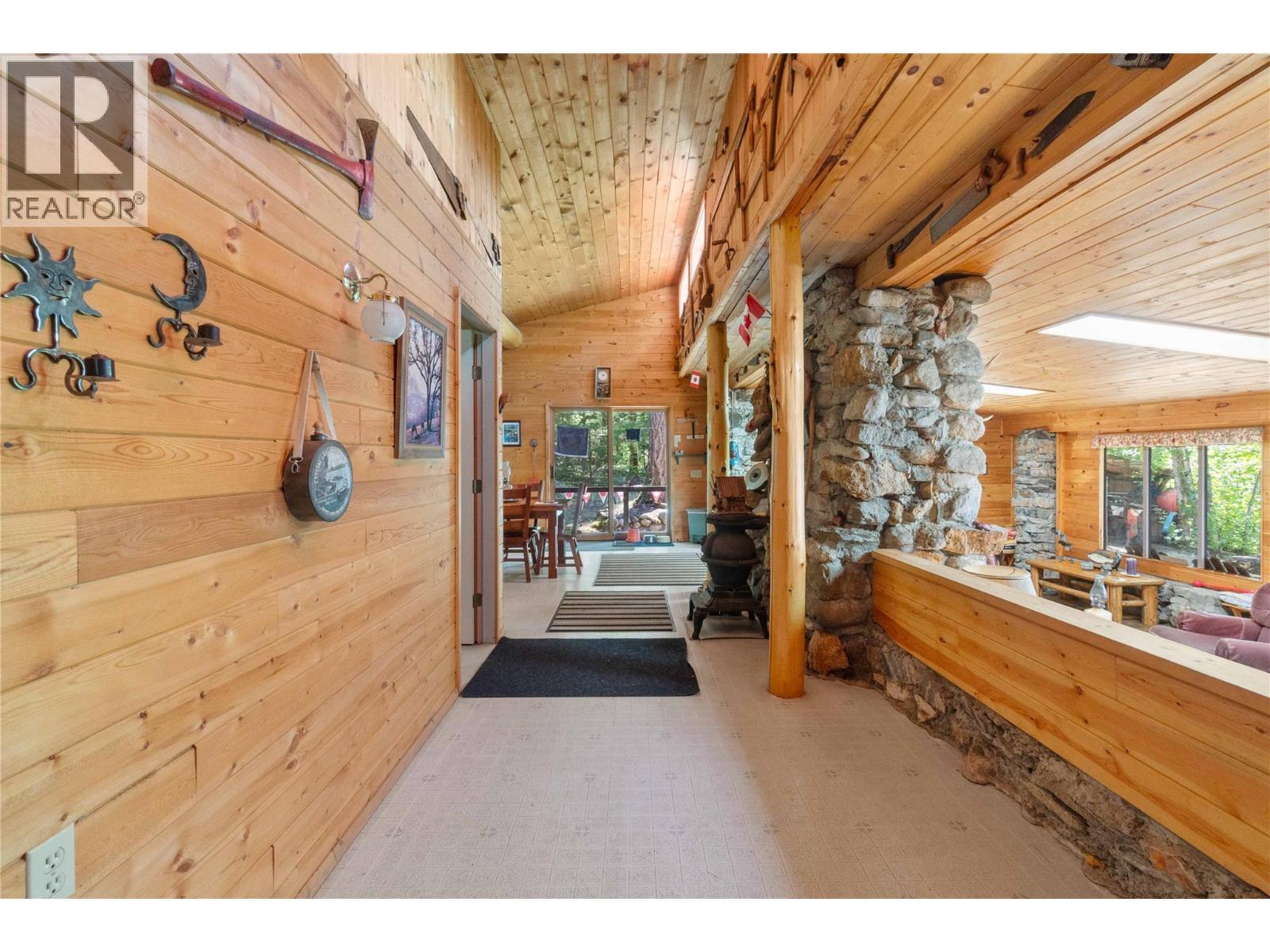 3 Queest N. Bay, Sicamous, BC - Indoor Photo Showing Other Room