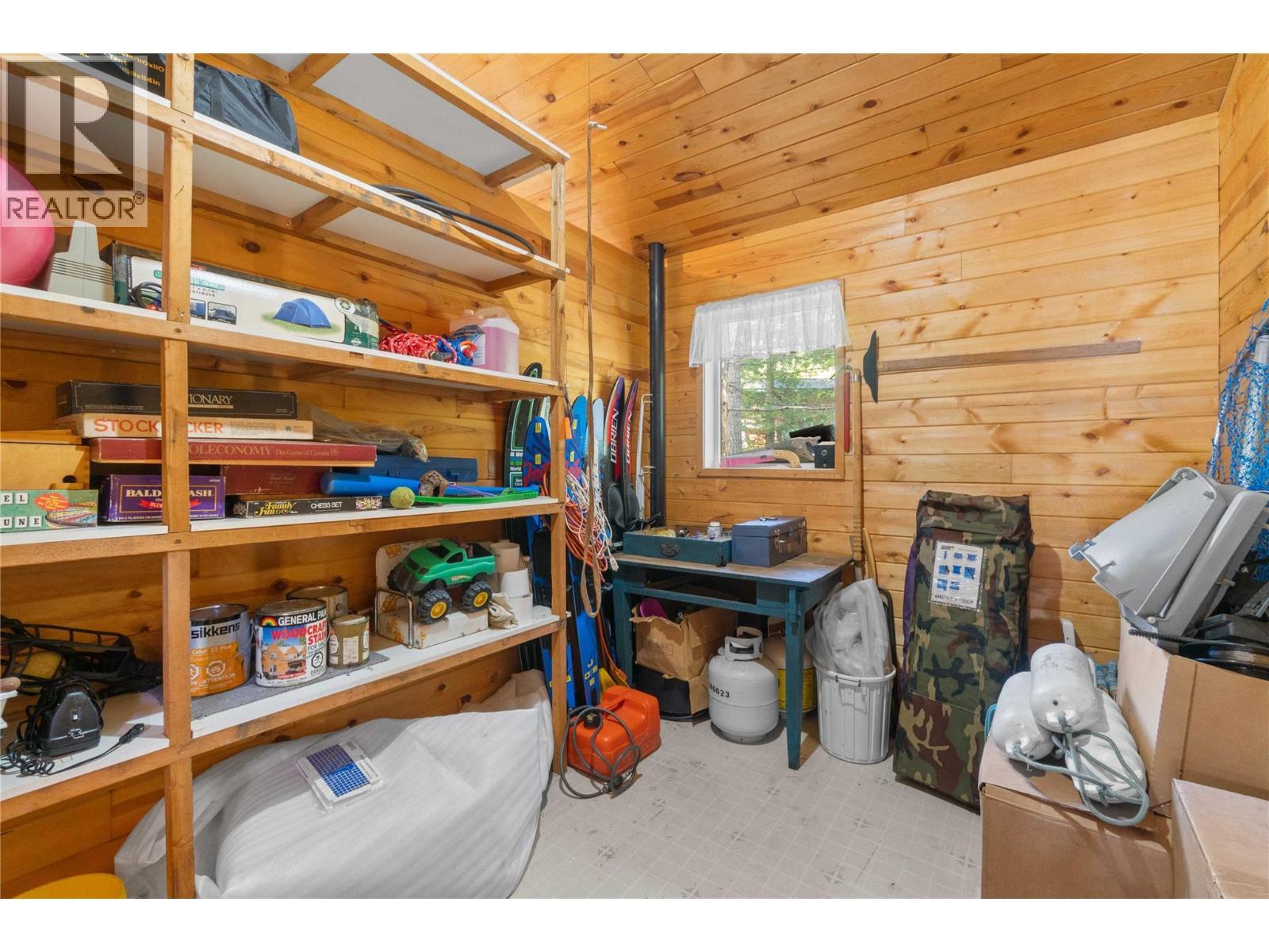 3 Queest N. Bay, Sicamous, BC - Indoor