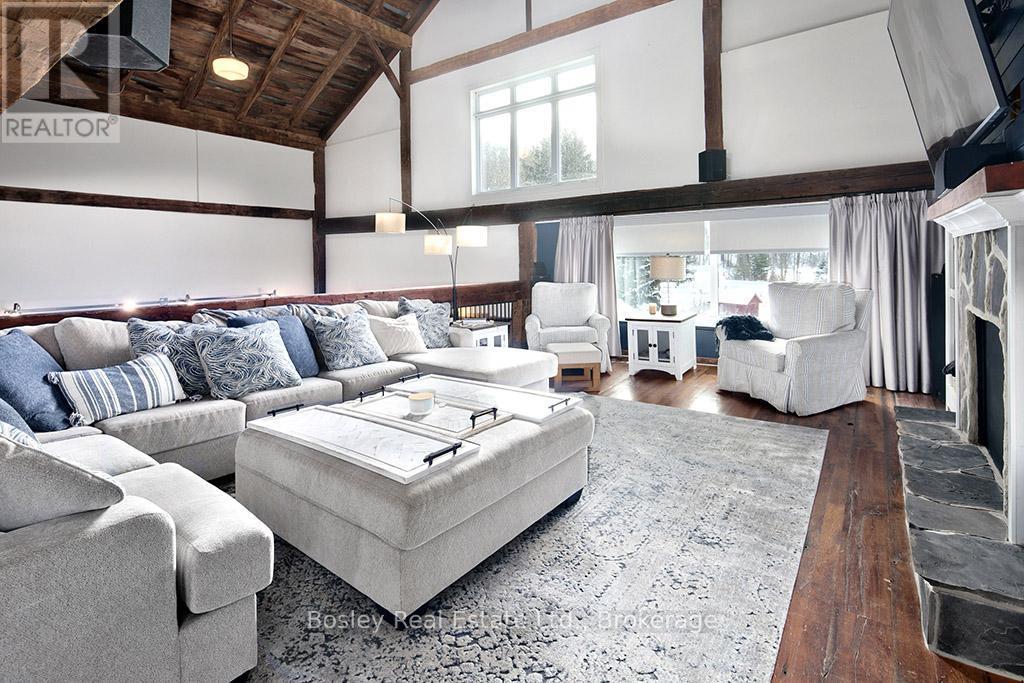 121 Old Highway 26, Meaford, ON - Indoor Photo Showing Living Room