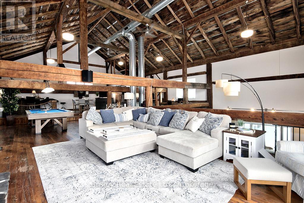 121 Old Highway 26, Meaford, ON - Indoor Photo Showing Living Room