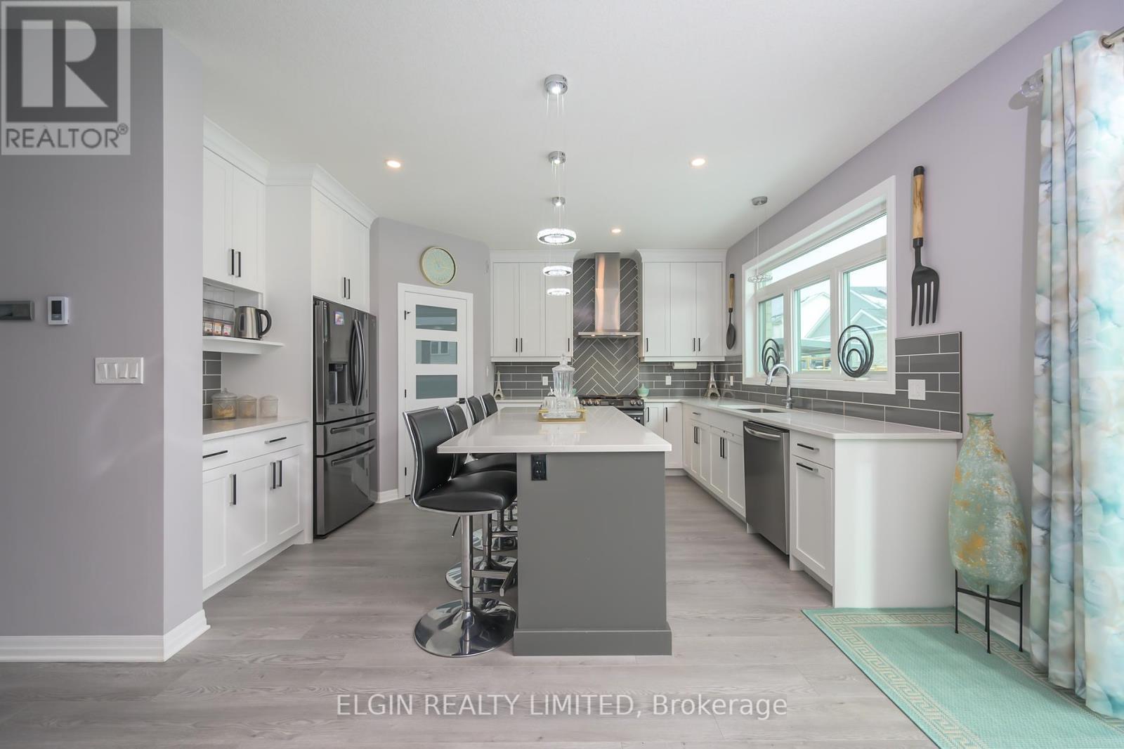 48 Snowy Owl Trail, Central Elgin, ON - Indoor Photo Showing Kitchen With Upgraded Kitchen