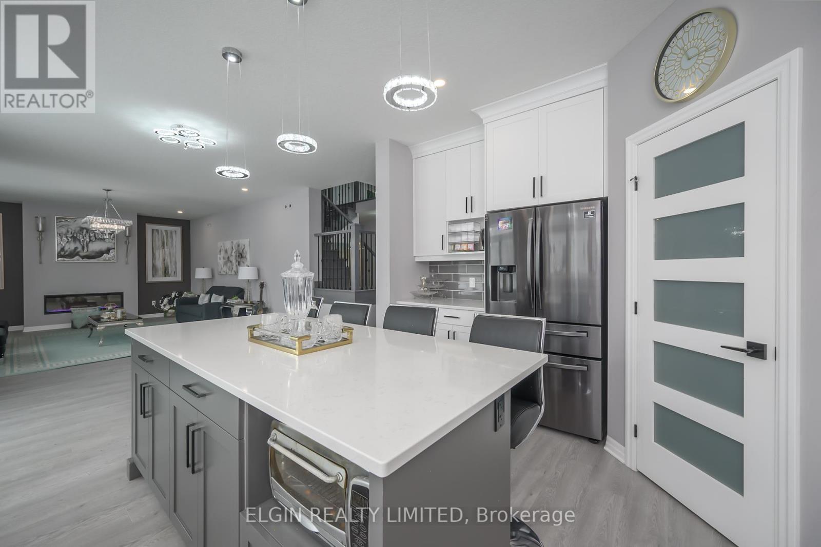 48 Snowy Owl Trail, Central Elgin, ON - Indoor Photo Showing Kitchen With Upgraded Kitchen