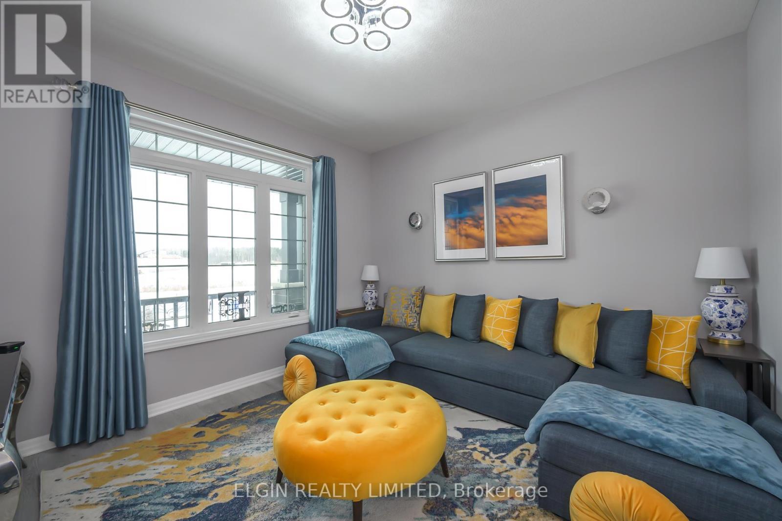 48 Snowy Owl Trail, Central Elgin, ON - Indoor Photo Showing Living Room