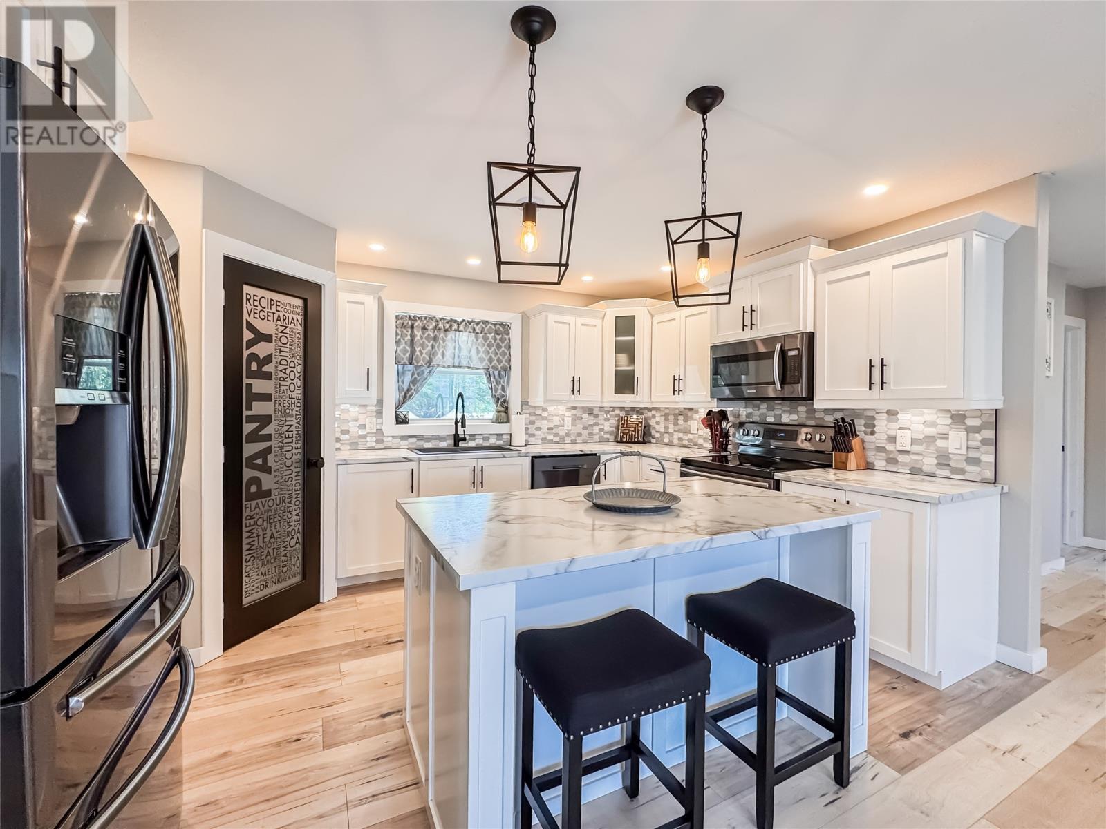 120 Pioneer Drive, Winterland, NL - Indoor Photo Showing Kitchen With Stainless Steel Kitchen With Upgraded Kitchen