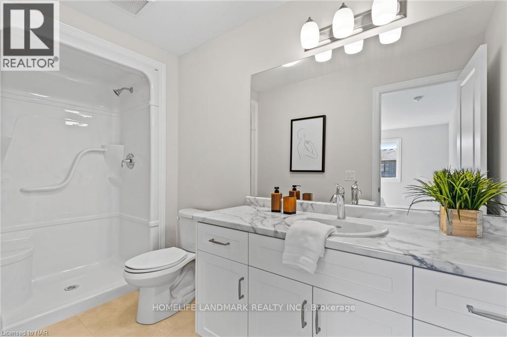 7129 Parsa Street, Niagara Falls, ON - Indoor Photo Showing Bathroom