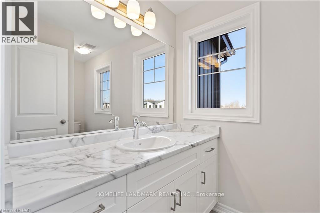 7129 Parsa Street, Niagara Falls, ON - Indoor Photo Showing Bathroom