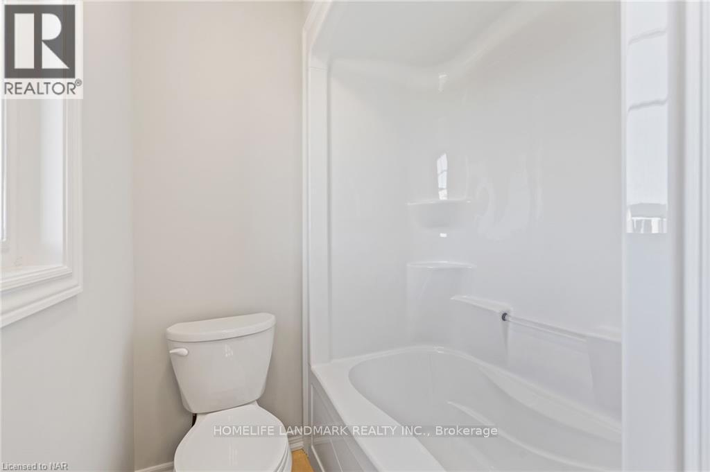 7129 Parsa Street, Niagara Falls, ON - Indoor Photo Showing Bathroom