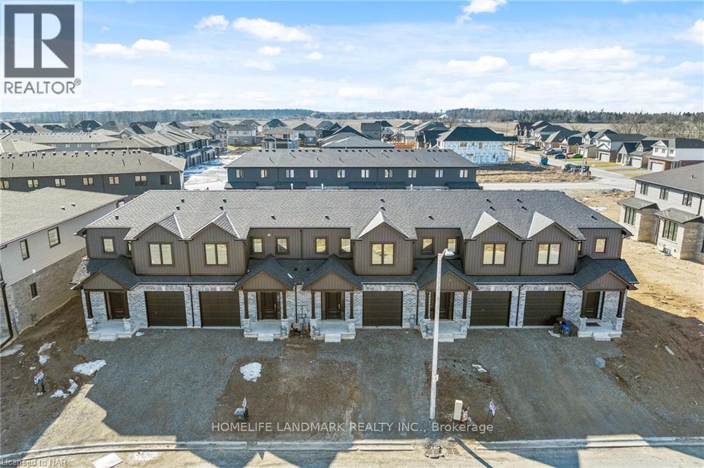 7129 Parsa Street, Niagara Falls, ON - Outdoor With Facade