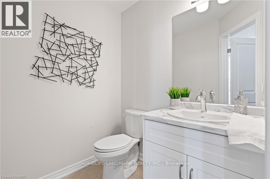 7129 Parsa Street, Niagara Falls, ON - Indoor Photo Showing Bathroom