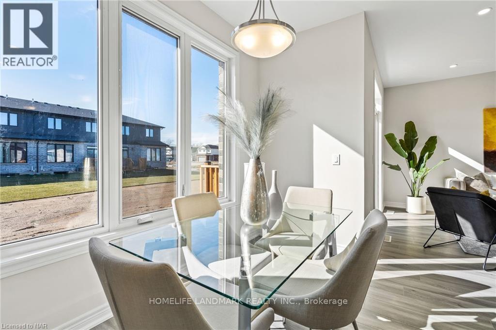 7129 Parsa Street, Niagara Falls, ON - Indoor Photo Showing Dining Room