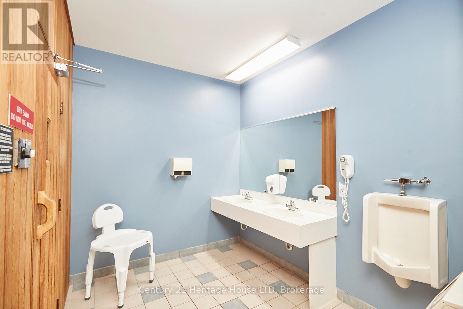 317 - 8111 Forest Glen Drive, Niagara Falls (Mt. Carmel), ON - Indoor Photo Showing Bathroom