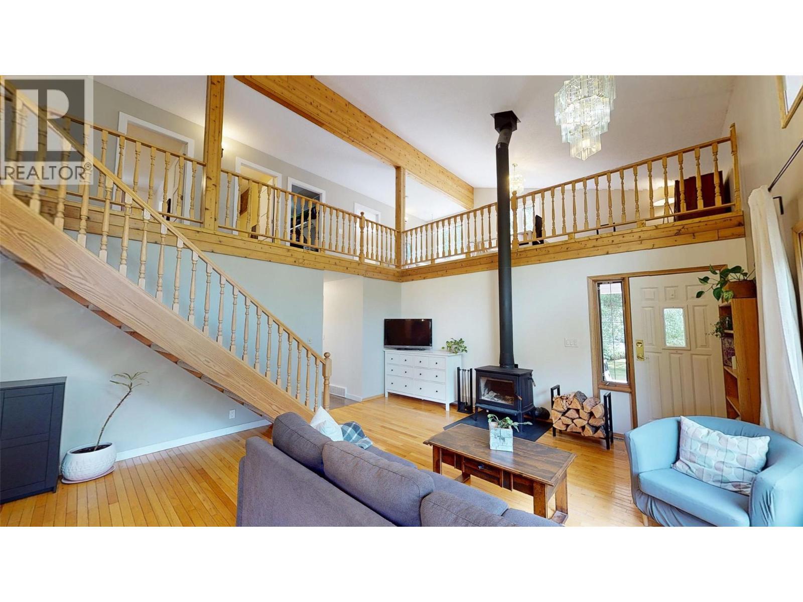 7392 8Th Avenue, Hosmer, BC - Indoor