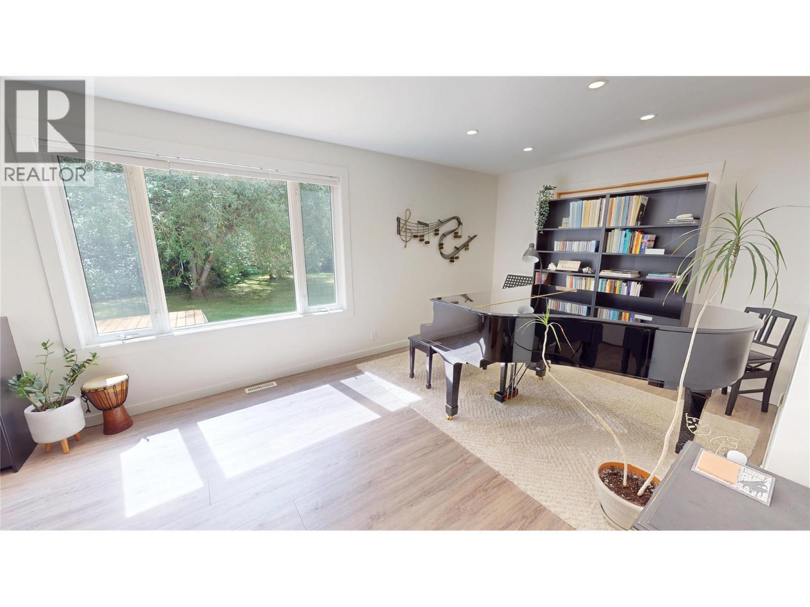 7392 8Th Avenue, Hosmer, BC - Indoor