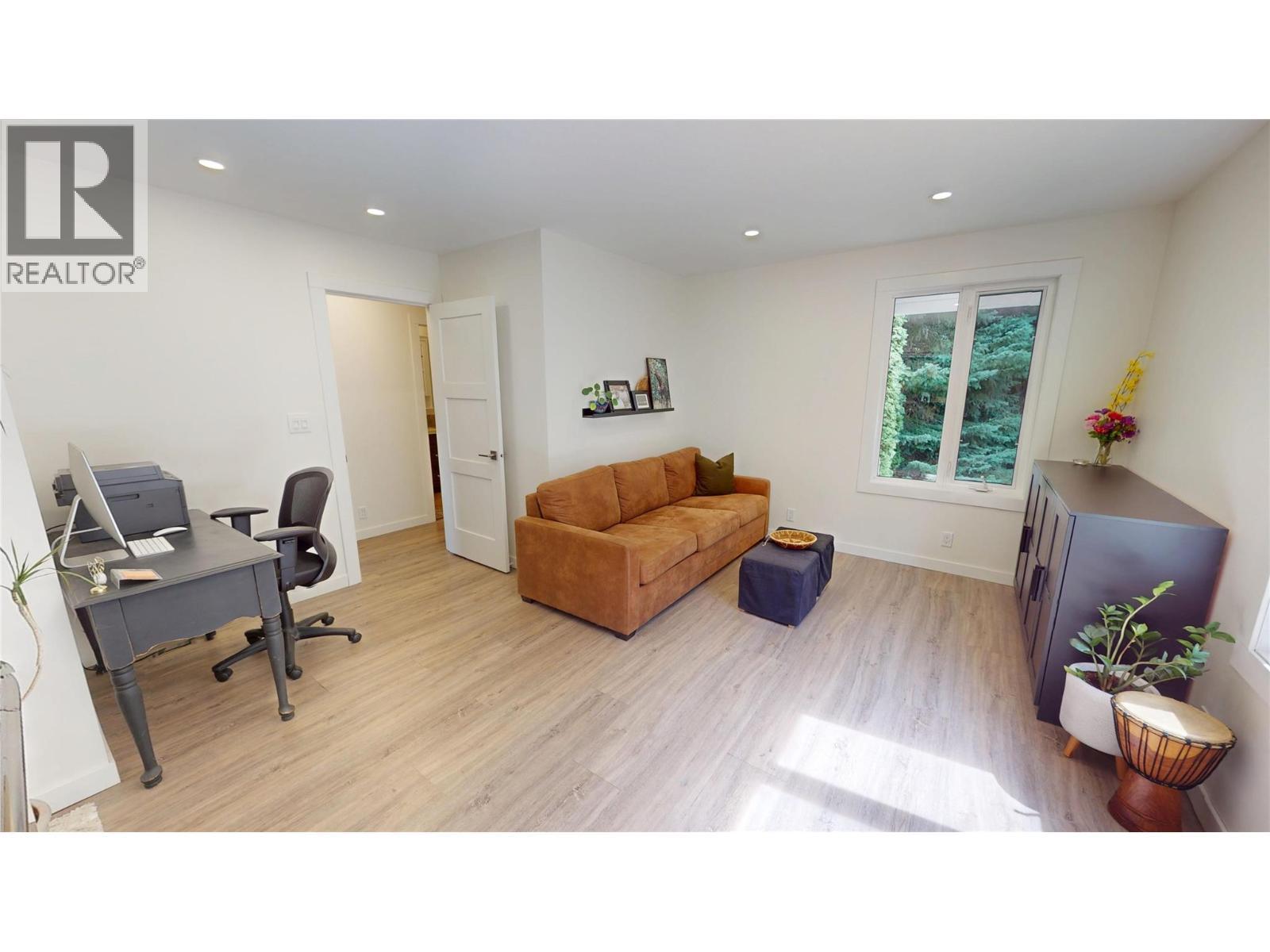 7392 8Th Avenue, Hosmer, BC - Indoor