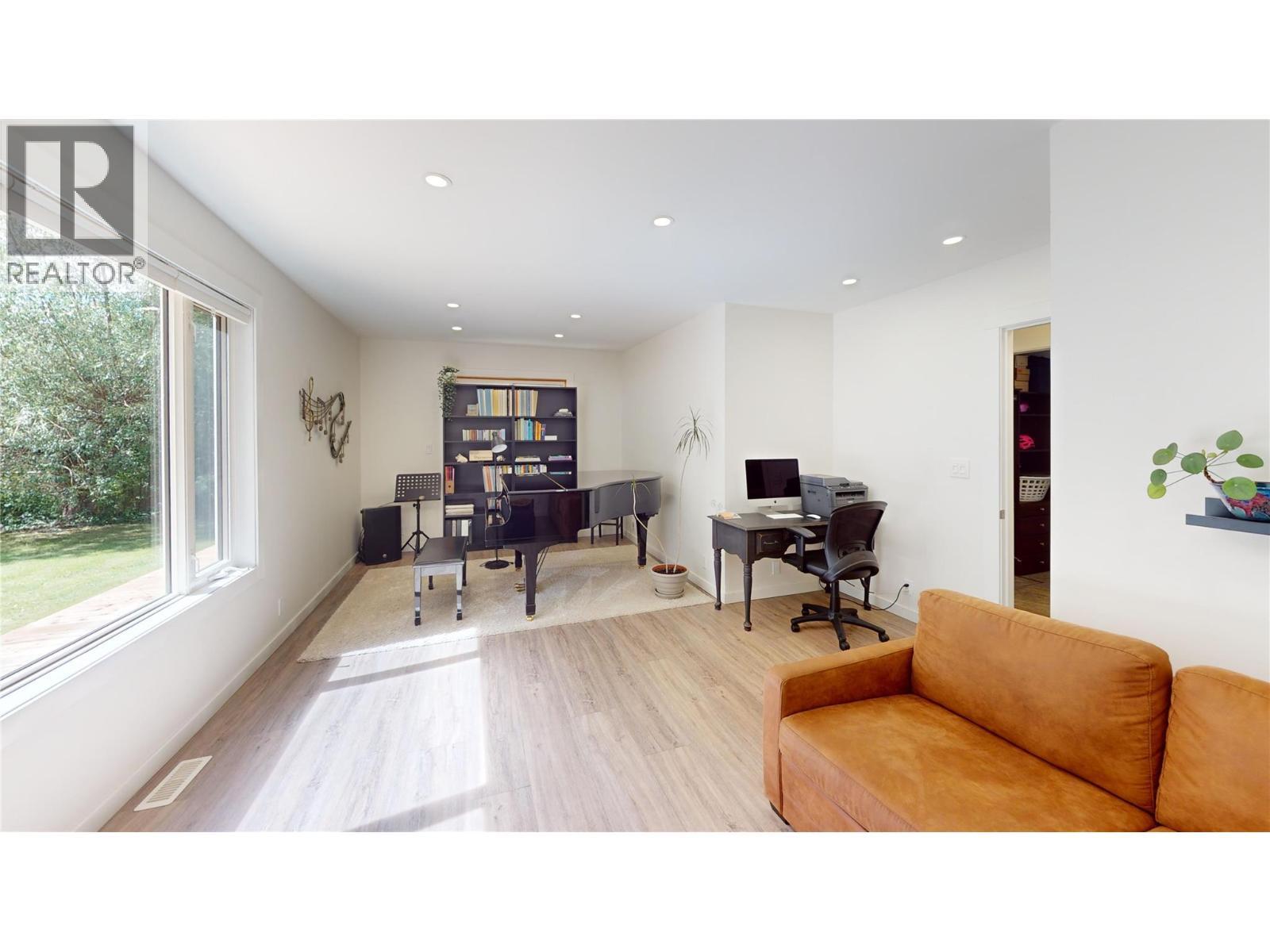 7392 8Th Avenue, Hosmer, BC - Indoor