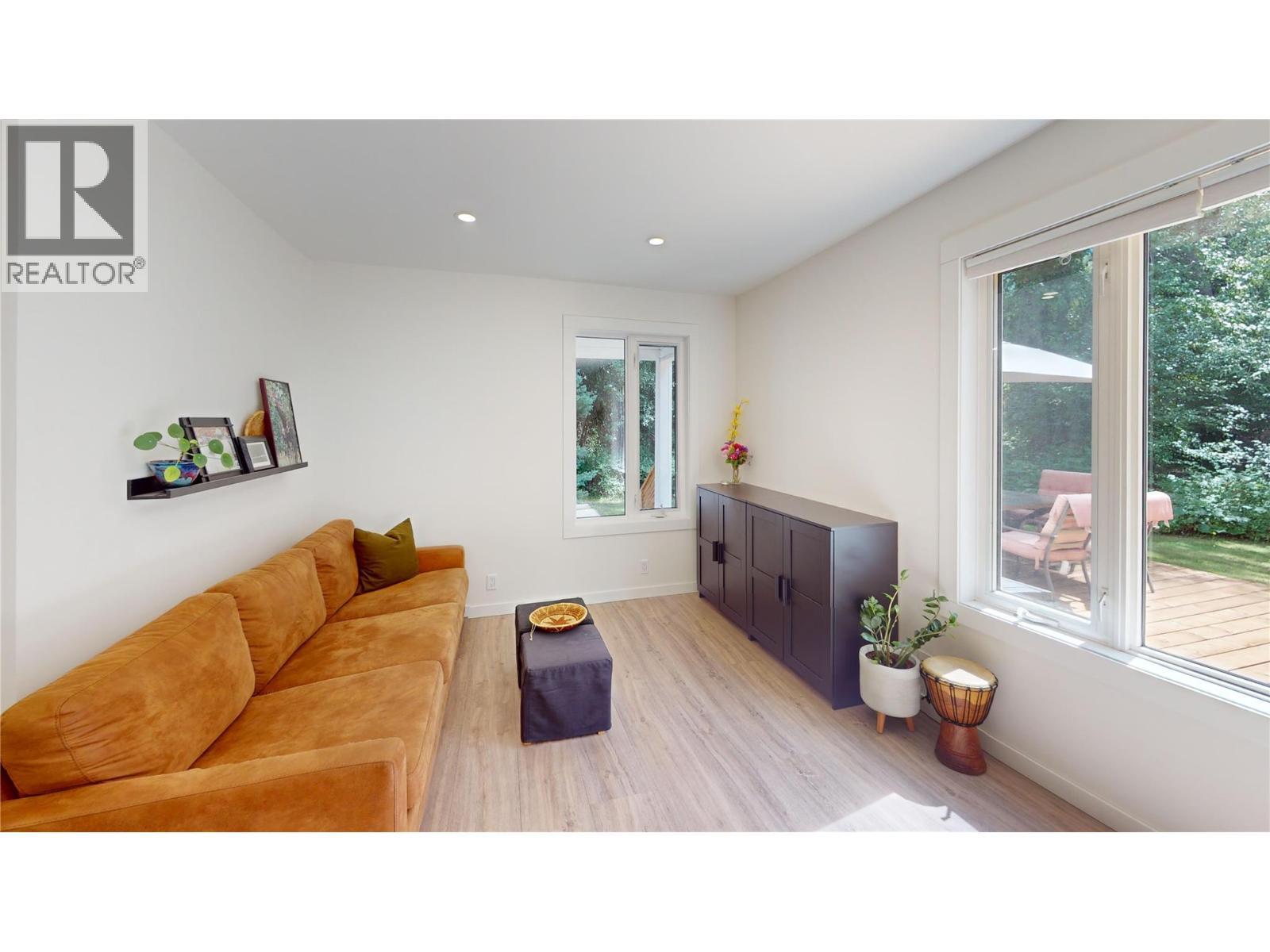 7392 8Th Avenue, Hosmer, BC - Indoor