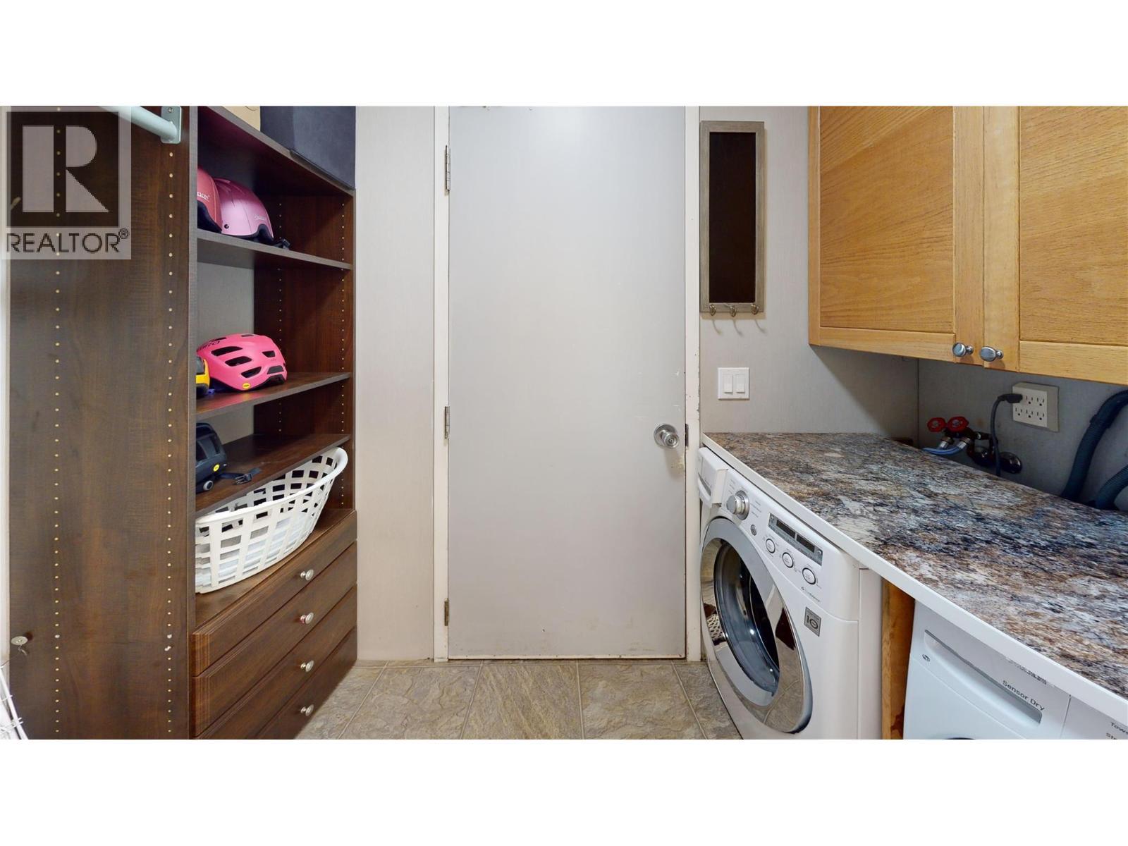 7392 8Th Avenue, Hosmer, BC - Indoor Photo Showing Laundry Room