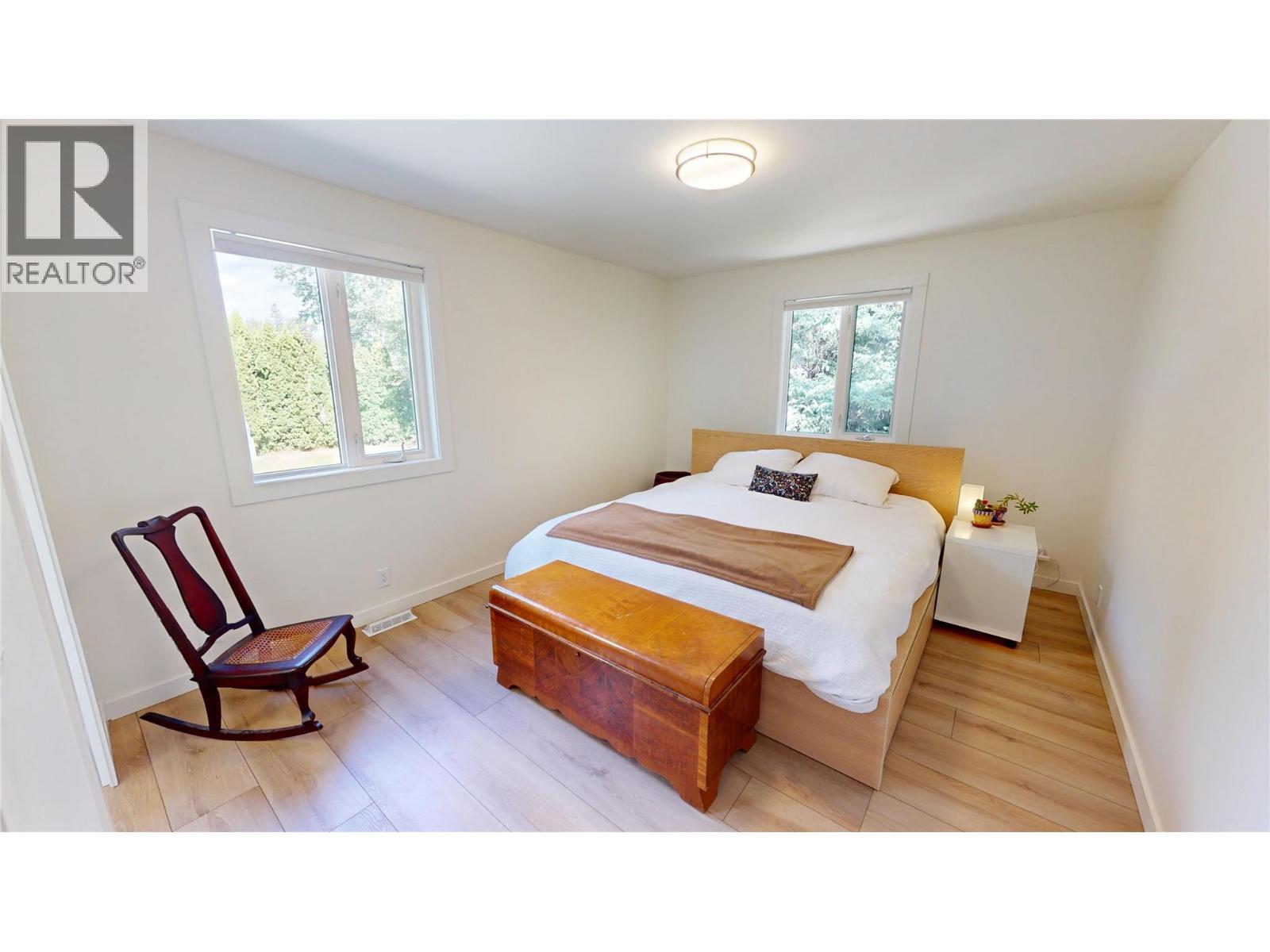 7392 8Th Avenue, Hosmer, BC - Indoor Photo Showing Bedroom