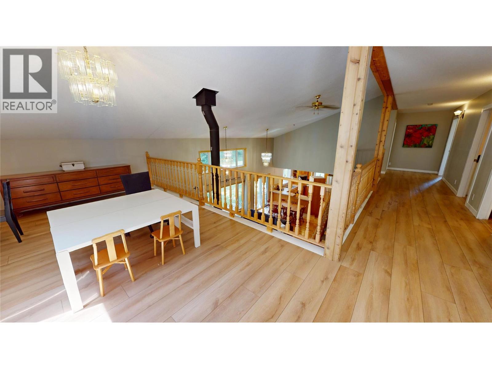7392 8Th Avenue, Hosmer, BC - Indoor Photo Showing Other Room