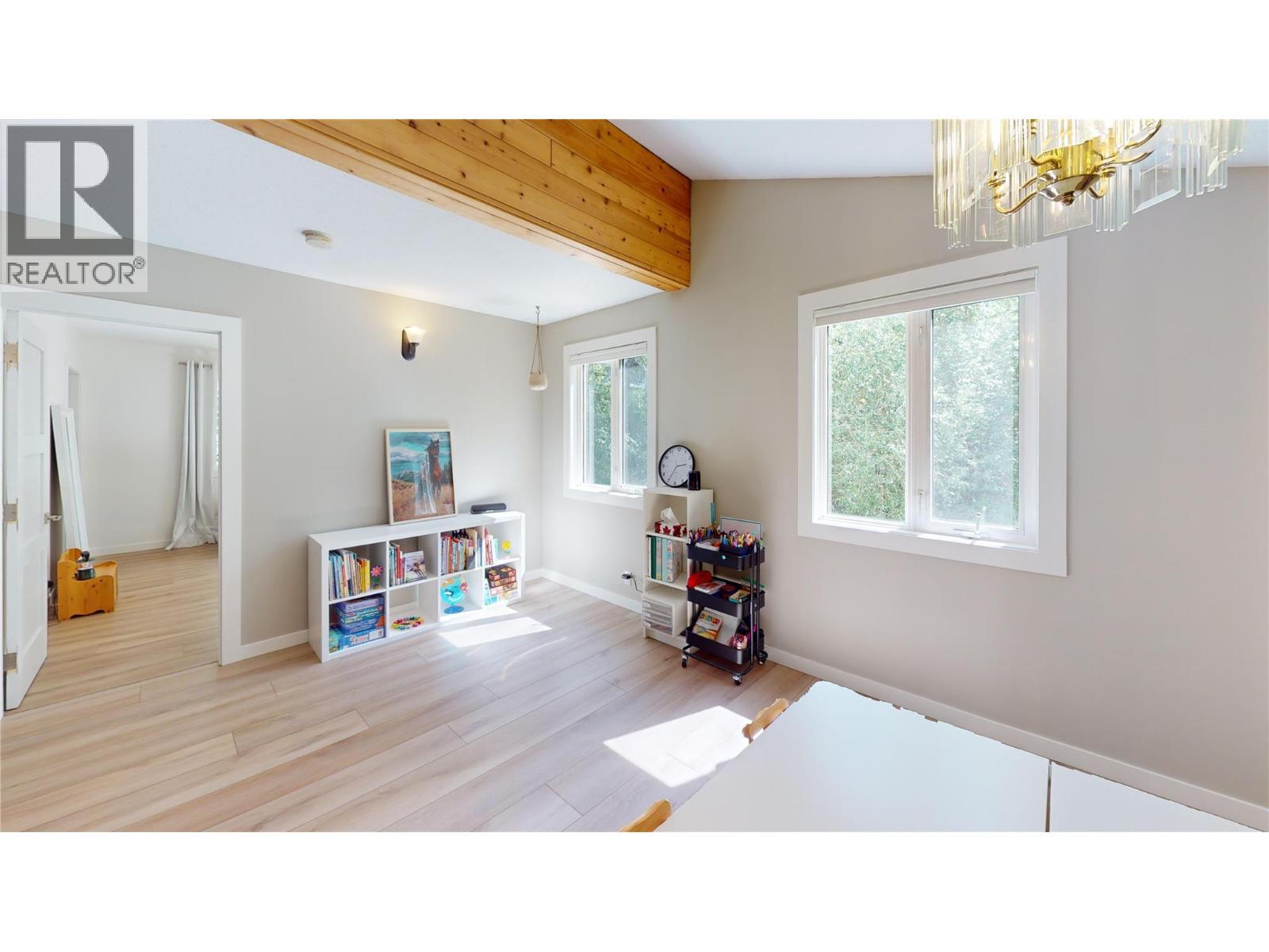 7392 8Th Avenue, Hosmer, BC - Indoor