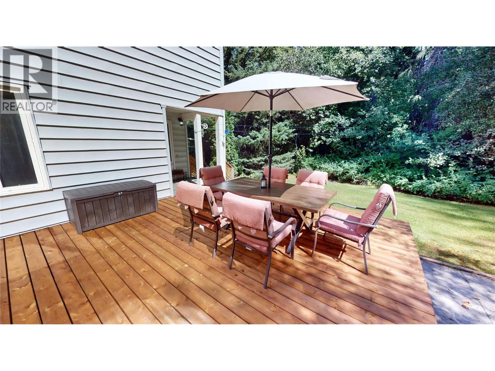 7392 8Th Avenue, Hosmer, BC - Outdoor With Deck Patio Veranda With Exterior