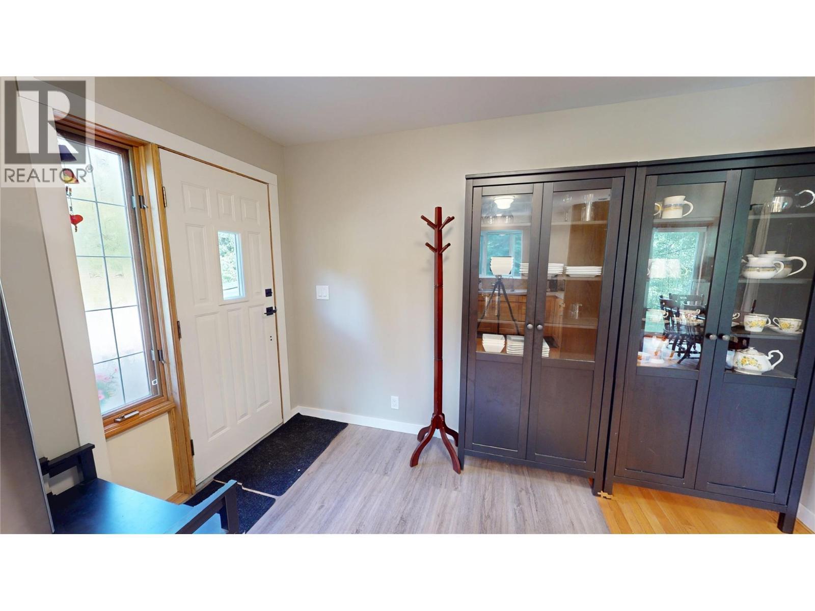 7392 8Th Avenue, Hosmer, BC - Indoor Photo Showing Other Room