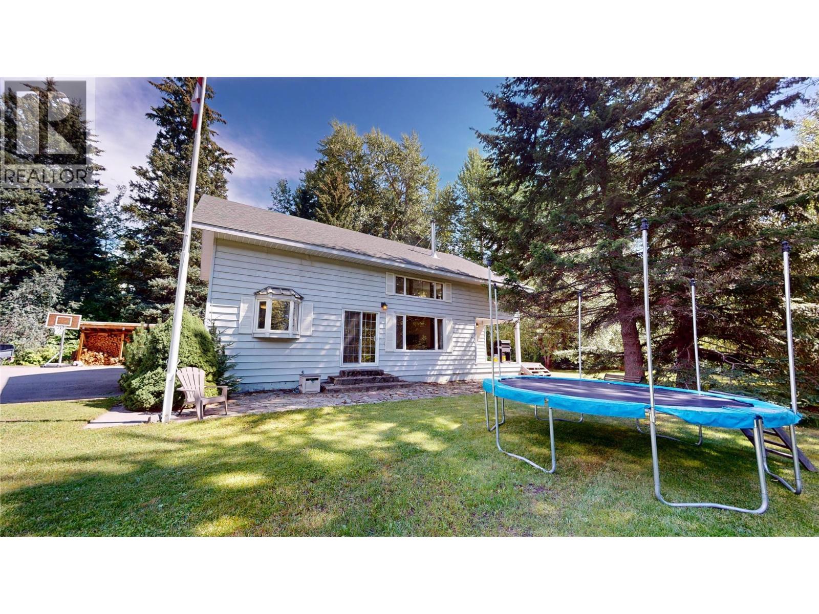 7392 8Th Avenue, Hosmer, BC - Outdoor