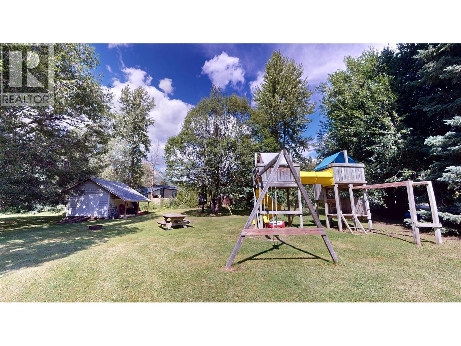 7392 8Th Avenue, Hosmer, BC - Outdoor