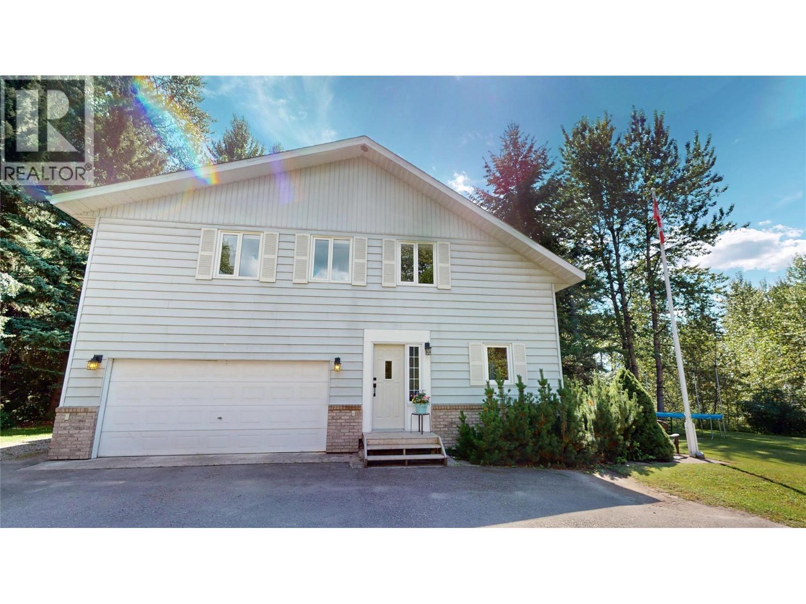 7392 8Th Avenue, Hosmer, BC - Outdoor