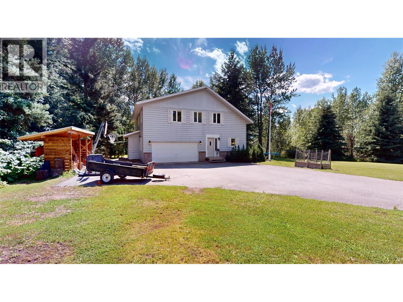 7392 8Th Avenue, Hosmer, BC - Outdoor