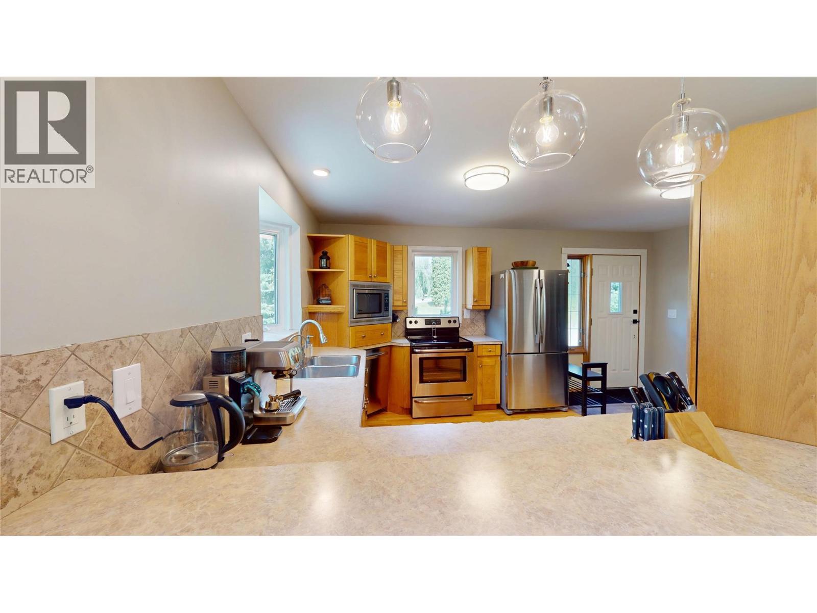 7392 8Th Avenue, Hosmer, BC - Indoor